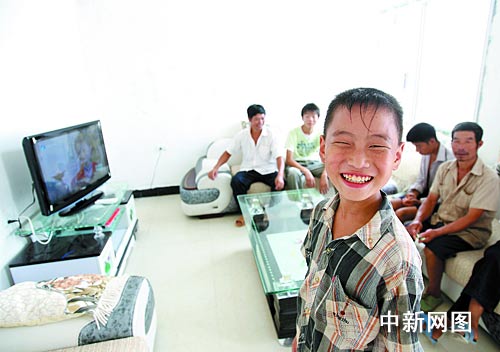 Un total de 75 familles ont dû quitter leurs villages de Danjiangkou, dans la province du Hubei (centre), pour faire place aux travaux du canal central du projet d'adduction d'eau Sud-Nord.