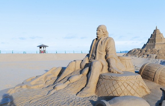 Xiamen : le plus grand parc de sculptures de sable en Asie attire une affluence de touristes (1)