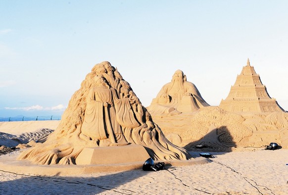 Xiamen : le plus grand parc de sculptures de sable en Asie attire une affluence de touristes (2)