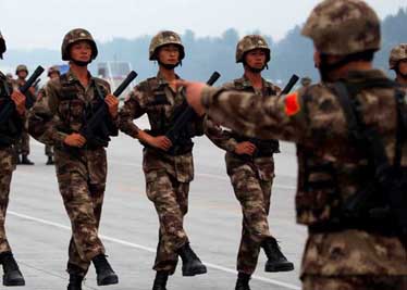 Formation accélérée pour la grande parade militaire de la 60e Fête nationale