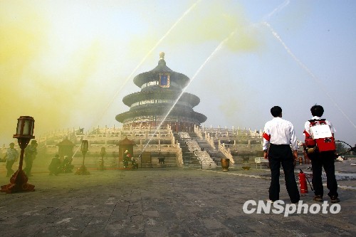 Le 17 septembre, afin d'assurer les visites dans le Temple du ciel durant la Fête nationale, les policiers ont procédé à des exercices de sécurité.