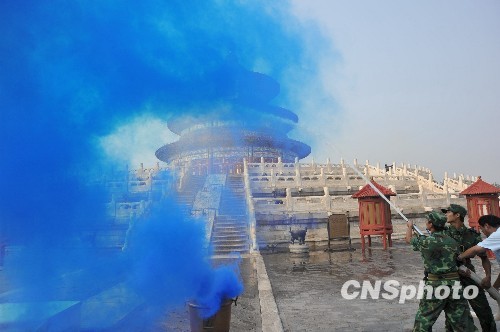 Le 17 septembre, afin d'assurer les visites dans le Temple du ciel durant la Fête nationale, les policiers ont procédé à des exercices de sécurité.