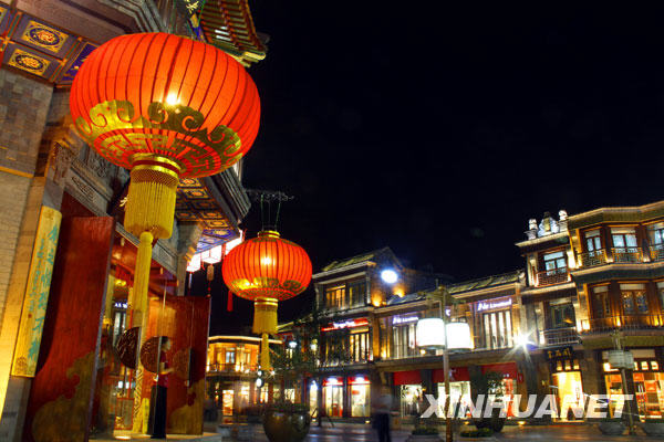 L'avenue de la Porte de Qianmen se pare de magnifiques illuminations, photo prise le 22 septembre.