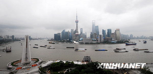 Le 23 septembre : la vue d'ensemble du quartier exemplaire du bund de Shanghai (premier plan)