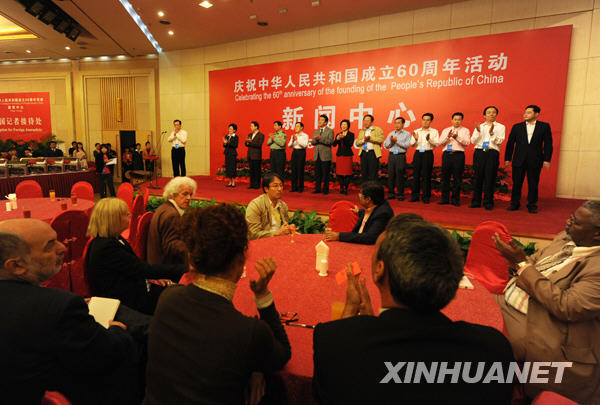300 journalistes chinois et étrangers se réunissent à la réception de célébration des fêtes chinoises