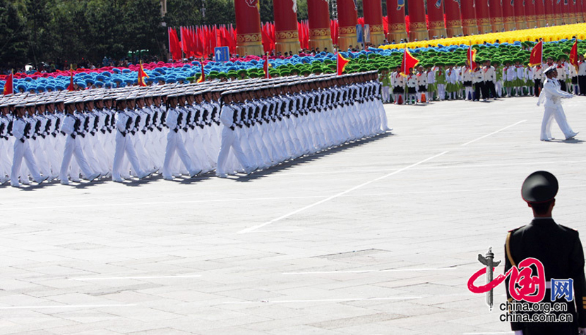 La section des matelots traverse la place Tian'anmen