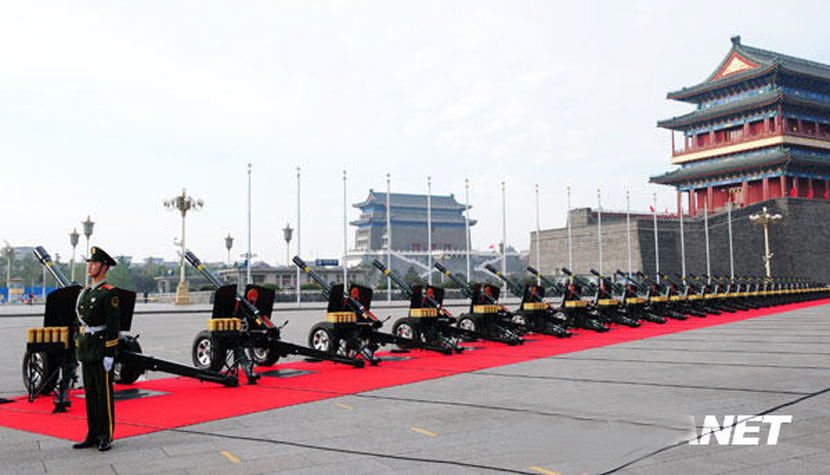 Tir d'honneur de 60 coups de canon à Beijing pour la Fête nationale