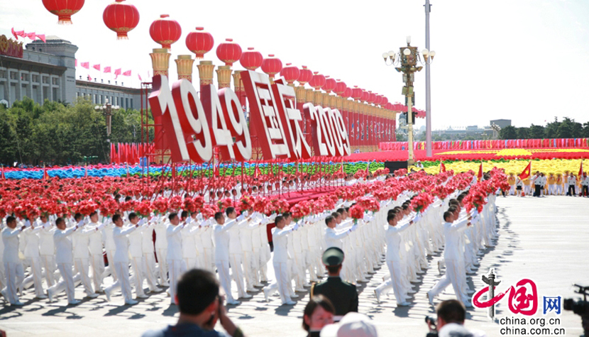 Le défilé civil sur la place Tian'anmen
