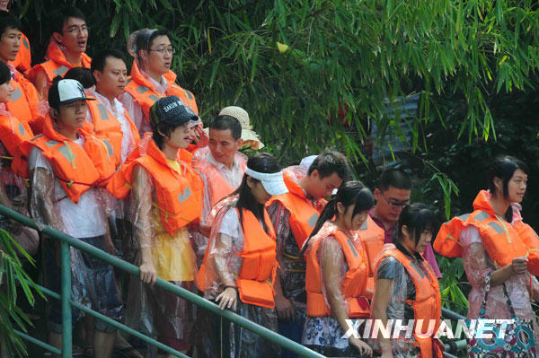 Cette année, dans la province du Hainan, la période d&apos;affluence de touristes a débuté plus tard que lors des années précédentes. Les touristes ont en effet commencé leur voyage après avoir regardé la parade du 60e anniversaire de la fondation de la République et après la fête de la Lune.