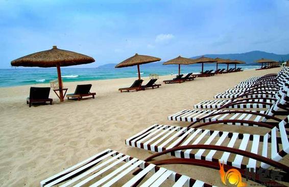 Semaine d&apos;or pour les touristes étrangers à Sanya : mer, plage et bains de soleil