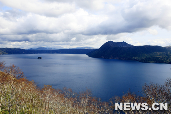 Photo (prise le 7 octobre 2009) du paysage pittoresque du Lac Mashu, dans le nord-est de l&apos;île d&apos;Hokkaido du Japon. 