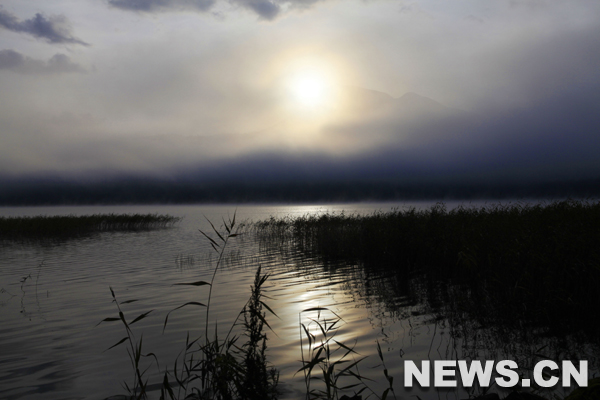 Photo (prise le 7 octobre 2009) du paysage pittoresque du Lac Akanko, dans l&apos;est de l&apos;île d&apos;Hokkaido du Japon. 