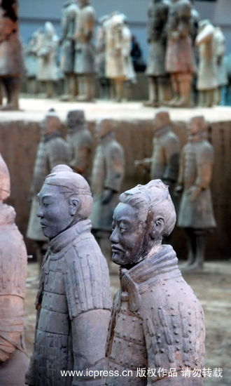 Découverte d&apos;enfants guerriers en terre cuite dans le mausolée de l&apos;empereur des Qin