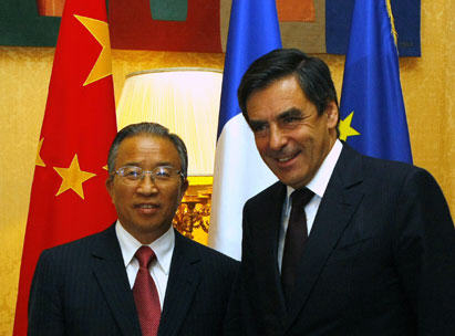 Le Premier ministre français rencontre le conseiller d'Etat chinois