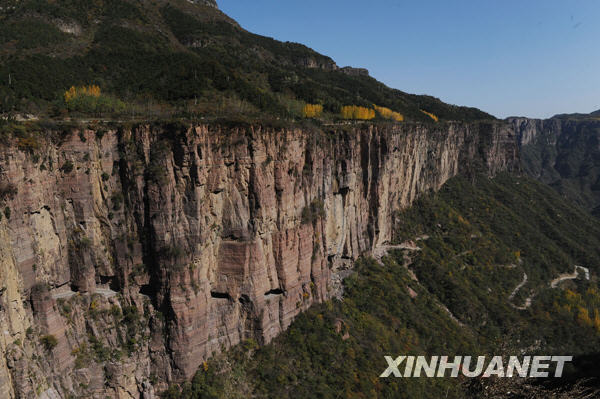 Un couloir au bord du précipice dans la montagne de Tanhangshan