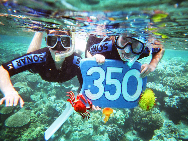 Les activités en Australie.   Le 24 octobre était la Journée du Climat. Grand nombre d'activités ont eu lieu dans plusieurs pays afin de sensibiliser la population au chiffre 350. 350 est le nombre d'unités par million de dioxyde de carbone émis dans l'atmosphère, le chiffre limite pour la santé humaine. Selon certains scientifiques, l'atmosphère compte actuellement 390 unités par million de CO2.