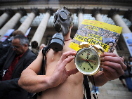 Les activités en France.   Le 24 octobre était la Journée du Climat. Grand nombre d'activités ont eu lieu dans plusieurs pays afin de sensibiliser la population au chiffre 350. 350 est le nombre d'unités par million de dioxyde de carbone émis dans l'atmosphère, le chiffre limite pour la santé humaine. Selon certains scientifiques, l'atmosphère compte actuellement 390 unités par million de CO2.