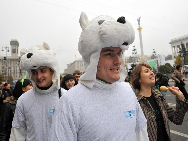 Les activités en Ukraine.   Le 24 octobre était la Journée du Climat. Grand nombre d'activités ont eu lieu dans plusieurs pays afin de sensibiliser la population au chiffre 350. 350 est le nombre d'unités par million de dioxyde de carbone émis dans l'atmosphère, le chiffre limite pour la santé humaine. Selon certains scientifiques, l'atmosphère compte actuellement 390 unités par million de CO2.