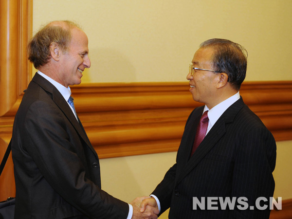 Le conseiller d'Etat chinois Dai Bingguo a rencontré Jeffrey Bader, qui est chargé des affaires asiatiques du Conseil de sécurité nationale des Etats-Unis, transmettant les salutations du président chinois Hu Jintao à son homologue américain