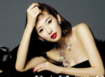 Le mannequin taiwanais Lin Zhiling pose pour le magazine BAZAAR Jewelry