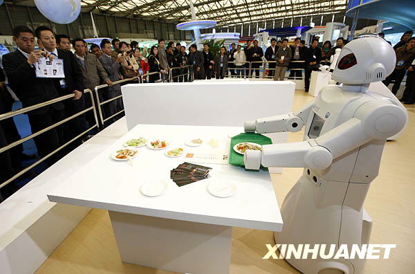 Un robot capable d&apos;effectuer le service dans un restaurant. 