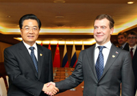 APEC : les présidents chinois et russe discutent de la coopération bilatérale