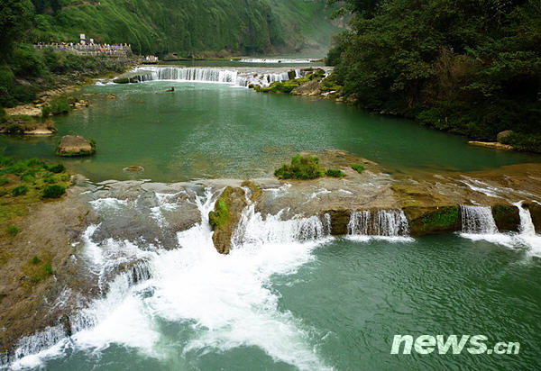 La zone touristique du cours inférieur de la cascade de Huangguoshu.
