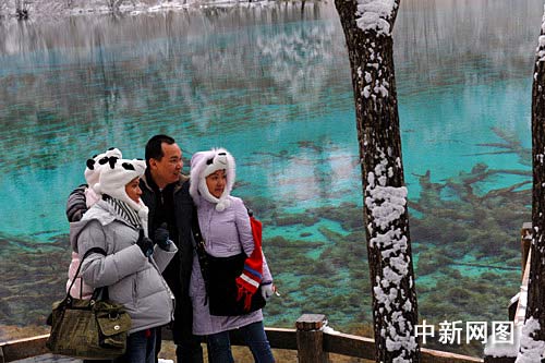 Quelques touristes près du lac Wuhuahai