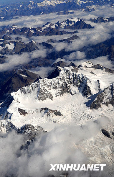 Le 16 novembre, de splendides photos aériennes du plateau Qinghai-Tibet, surnommé ' Toit du monde '.