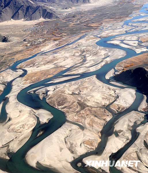 Le 16 novembre, de splendides photos aériennes du plateau Qinghai-Tibet, surnommé ' Toit du monde '.