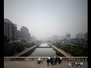 Le fossé des remparts près de la porte Guangqumen à Beijing 