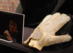 Mise aux enchères d'un gant blanc inestimable ayant appartenu à Michael Jackson