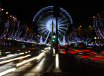 Paris s'illumine, les Champs-Elysées font la fête de Noël