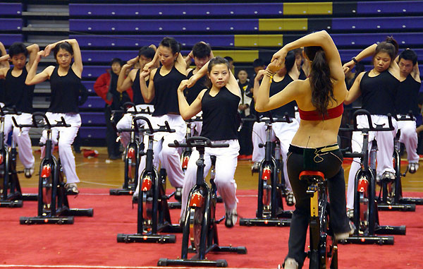 Exercices sur vélo d'intérieur