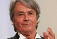 Alain Delon compose une comédie musicale pour le pavillon français
