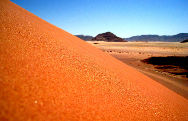 Des dunes de sable en Jordanie, photo prise par Anderw Cwiklewich 