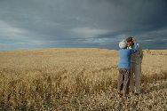 Les grands-parents du photographe dans une ferme en Nouvelle Zélande, photo prise par Gemma Collier  