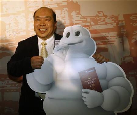 Le 2 février 2008, Chan Yan Tak, chef du restaurant hongkongais Lung King Heen, couronné de trois étoiles par le guide Michelin.