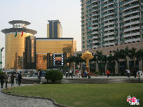 Afin de célébrer la rétrocession de Macao à la Chine en 1999, le gouvernement central chinois a offert à Macao la statue d'un trolle de Chine.