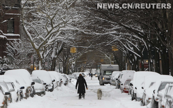 Une forte tempête de neige a balayé le centre des Etats-Unis jeudi à la veille de Noël, poussant le gouverneur de l'Oklahoma à proclamer l'état d'urgence dans l'Etat.