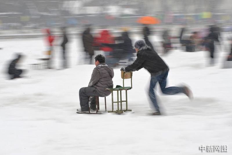 Malgré le froid, nombreux sont ceux qui ont voulu sortir pour profiter de la neige.