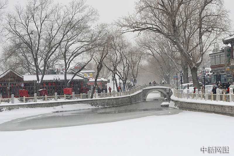 Paysage de neige semblable à un tableau dans le quartier de Houhai. 