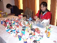 Une foire traditionnelle a débuté, le 7 février, au Centre culturel de Dongcheng à Beijing. L'exposition du patrimoine culturel de la foire a suscité le vif intérêt des visiteurs. La foire durera jusqu'au 16 février.