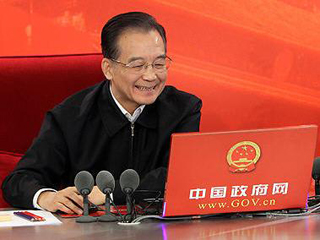 Le Premier ministre chinois dialogue en ligne avec les internautes