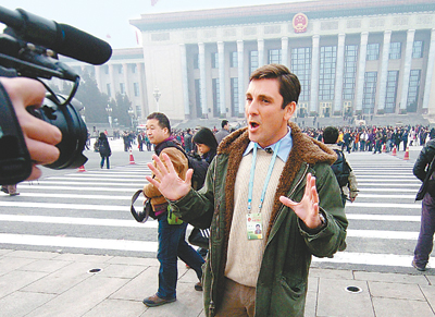 Un journaliste étranger couvre les deux sessions chinoises