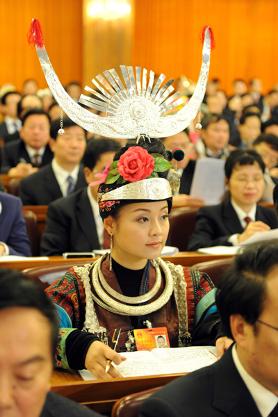 Des députés écoutent le rapport d&apos;activités du gouvernement, présenté par Wen Jiabao, premier ministre de la Chine