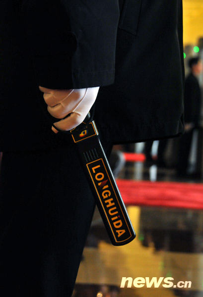 L'entrée du contrôle de sécurité au Grand palais du Peuple.