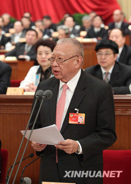 Dong Jianhua, vice-président du XIe comité national de la CCPPC, préside cette réunion.