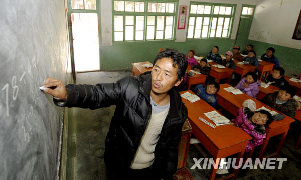Les enfants de l'école Wanquan suivent un cours. (Photo prise le 3 mars)