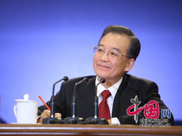 Le Premier ministre Wen Jiabao a tenu une conférence de presse le 13 mars à 10 h, suite à la séance de clôture de la 3e session de la XIe APN, et répondu aux questions des journalistes chinois et étrangers. China.org.cn a couvert cet évènement en direct. 6